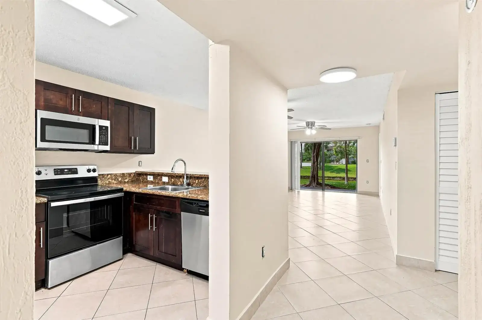 9938 NOB HILL Lane # 9938, Sunrise FL 33351 photo 3