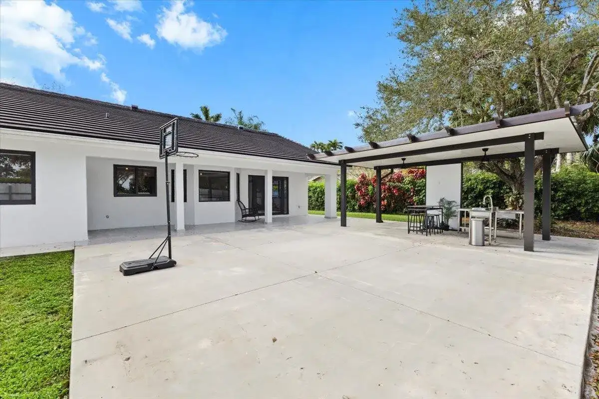 20221 NW 8TH Street, Pembroke Pines FL 33029 photo 2