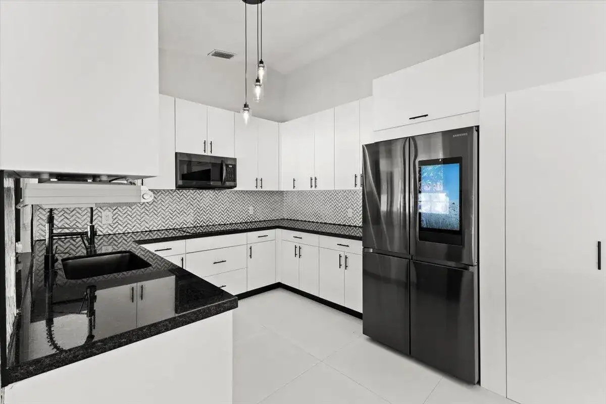 20221 NW 8TH Street, Pembroke Pines FL 33029 photo 3