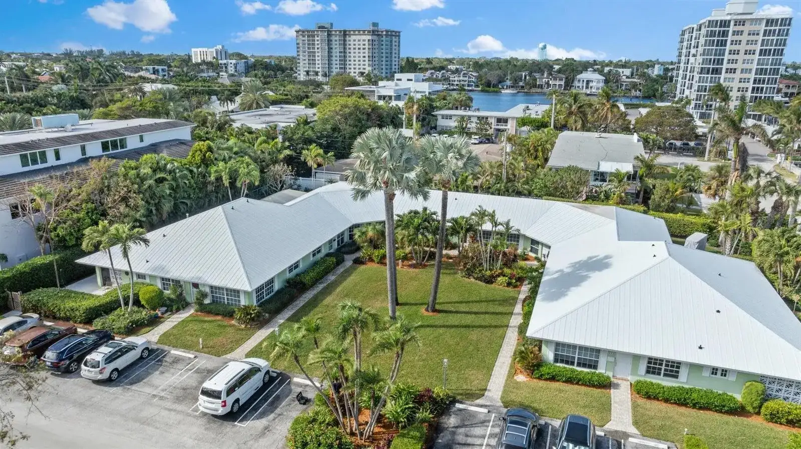 410 Venetian Drive, Delray Beach FL 33483 photo 2