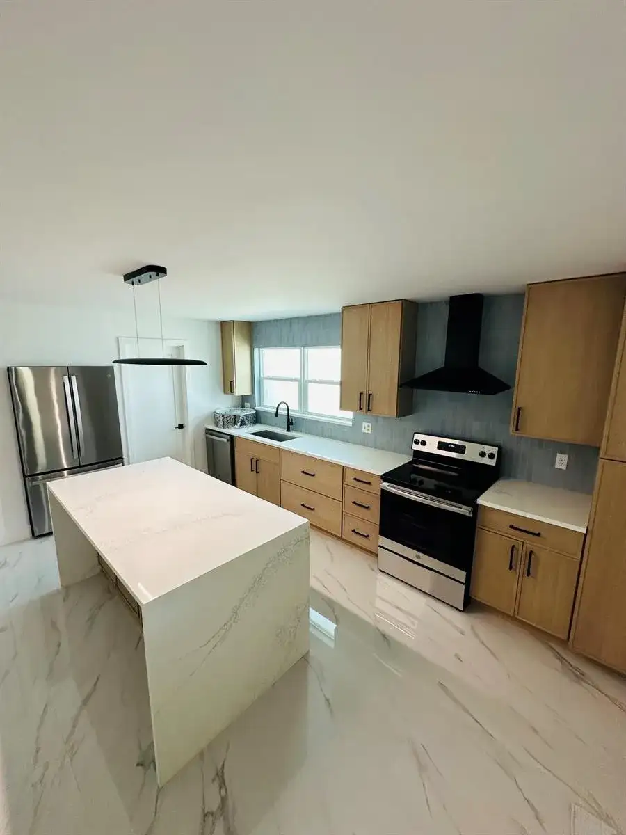 214 SW 4TH Street, Boca Raton FL 33432 photo 2