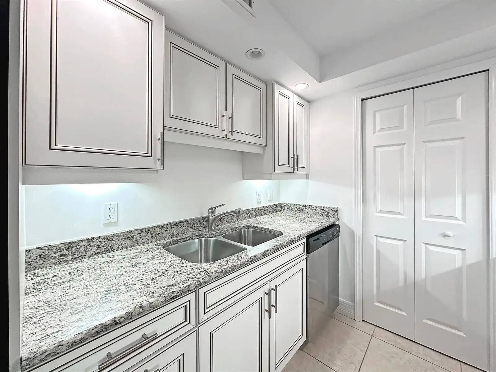 3000 N Ocean Drive # B, Singer Island FL 33404 photo 5