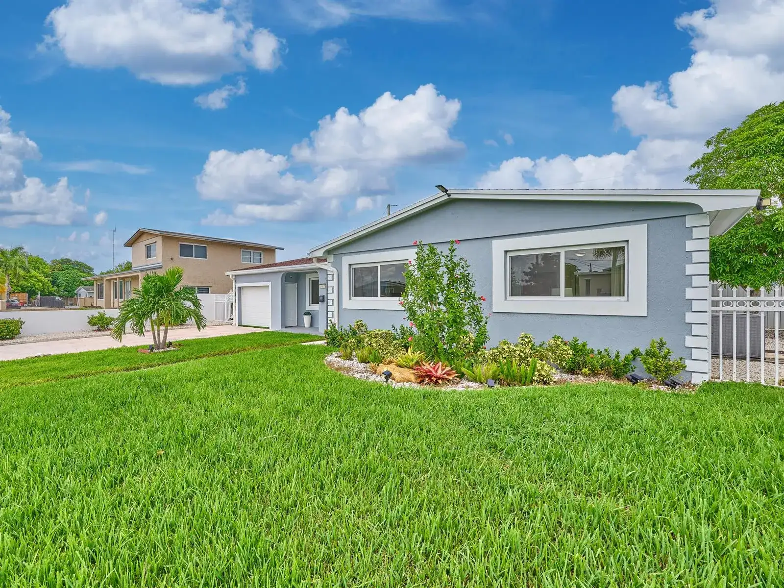 19615 NW 14th Avenue, Miami FL 33169 photo 2