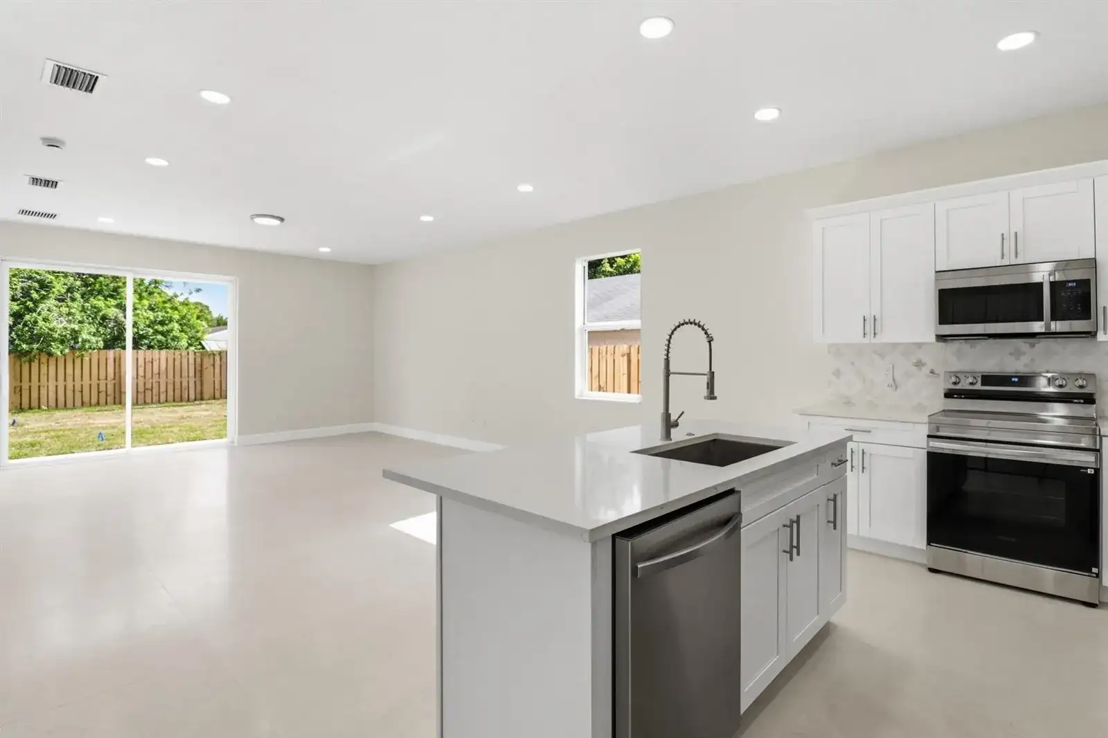 4377 MARILYN Drive, Lake Worth FL 33461 photo 5