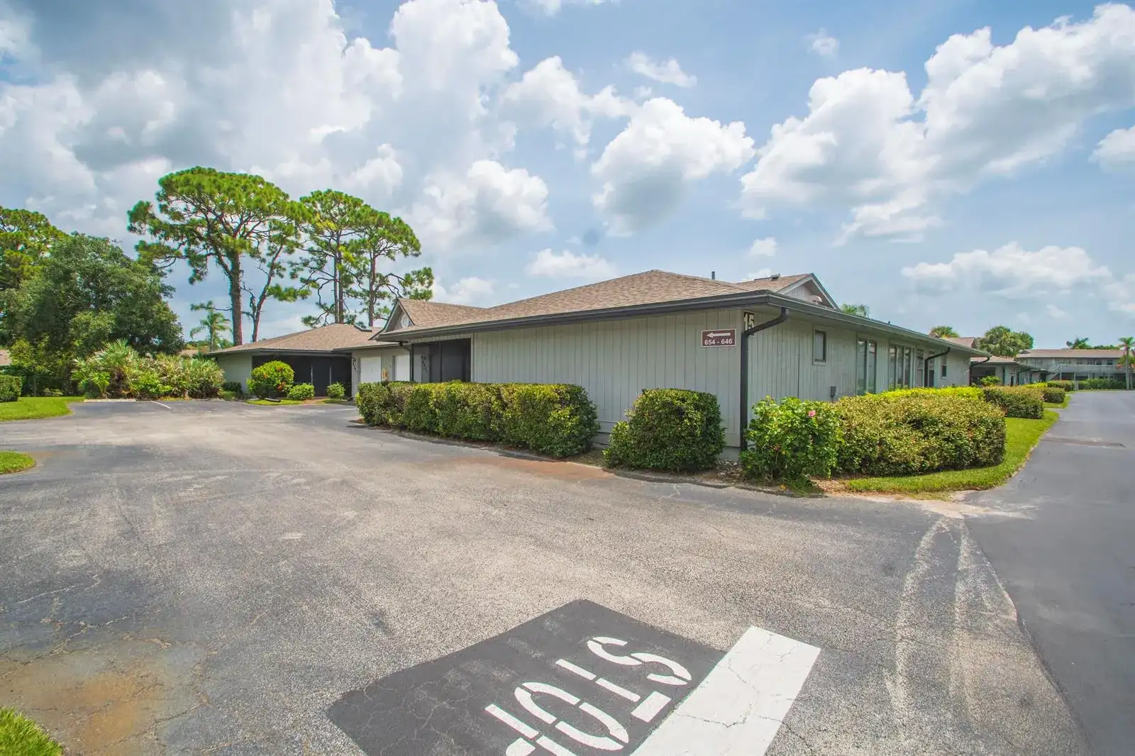 646 CENTRE SW # 102, Vero Beach FL 32962 photo 4