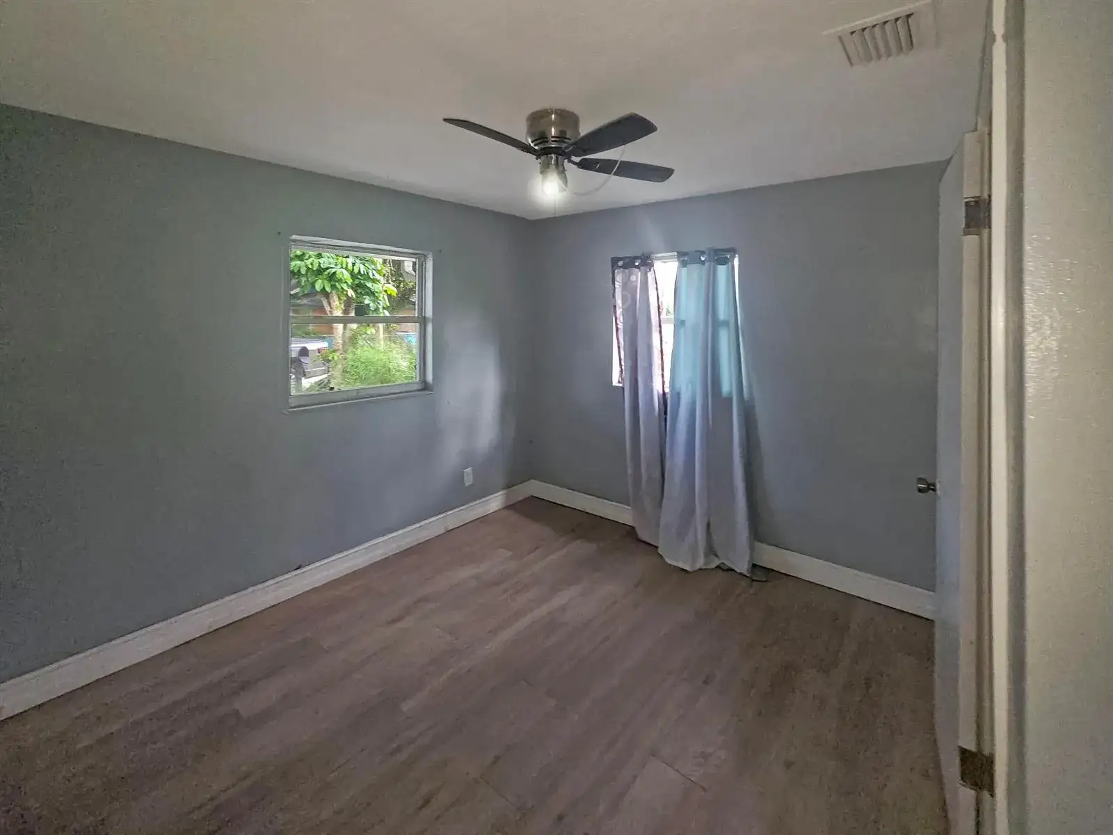 715 N 10TH Street, Fort Pierce FL 34950 photo 2