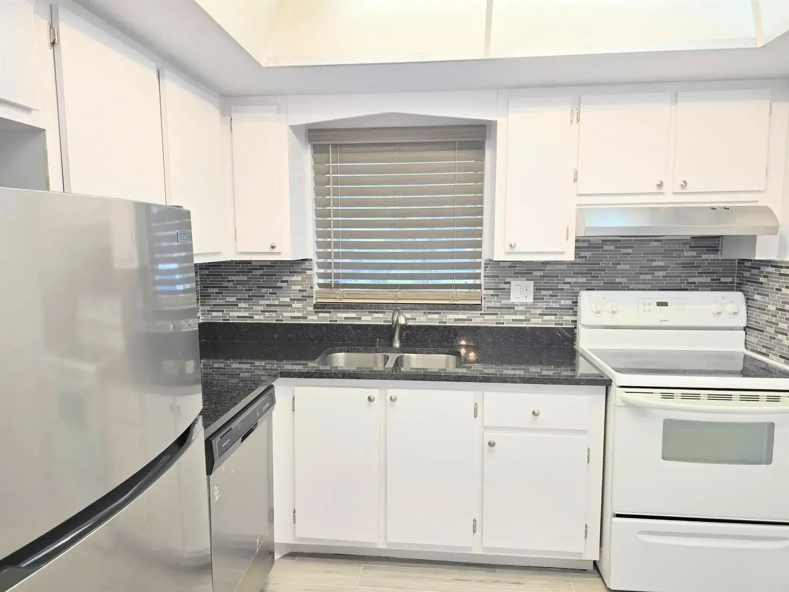2737 EMORY Drive E # D, West Palm Beach FL 33415 photo 2