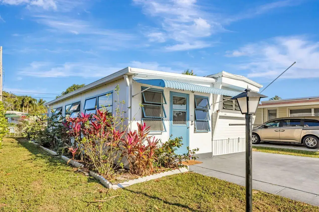 14556 Glenview Drive, Delray Beach FL 33445 photo 2