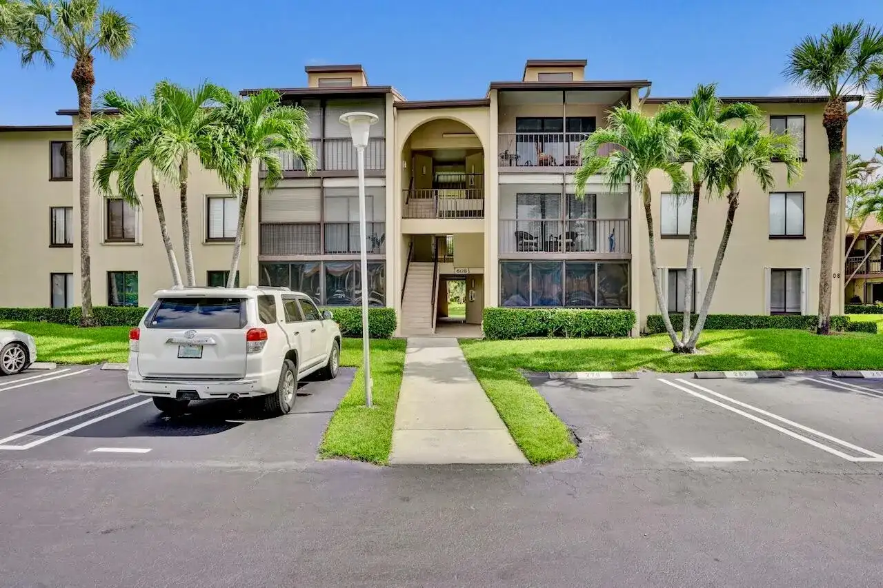 608 Sea Pine Way # E2, FL 33415 photo 4
