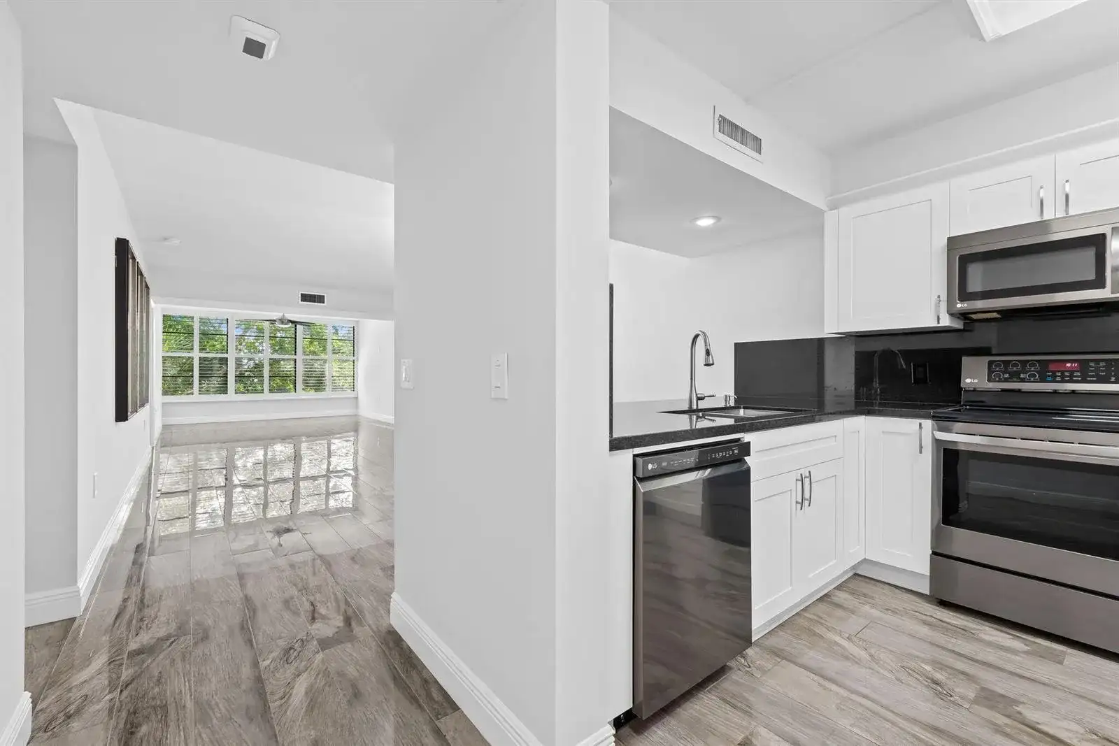 1502 Whitehall Drive # 403, Davie FL 33324 photo 3