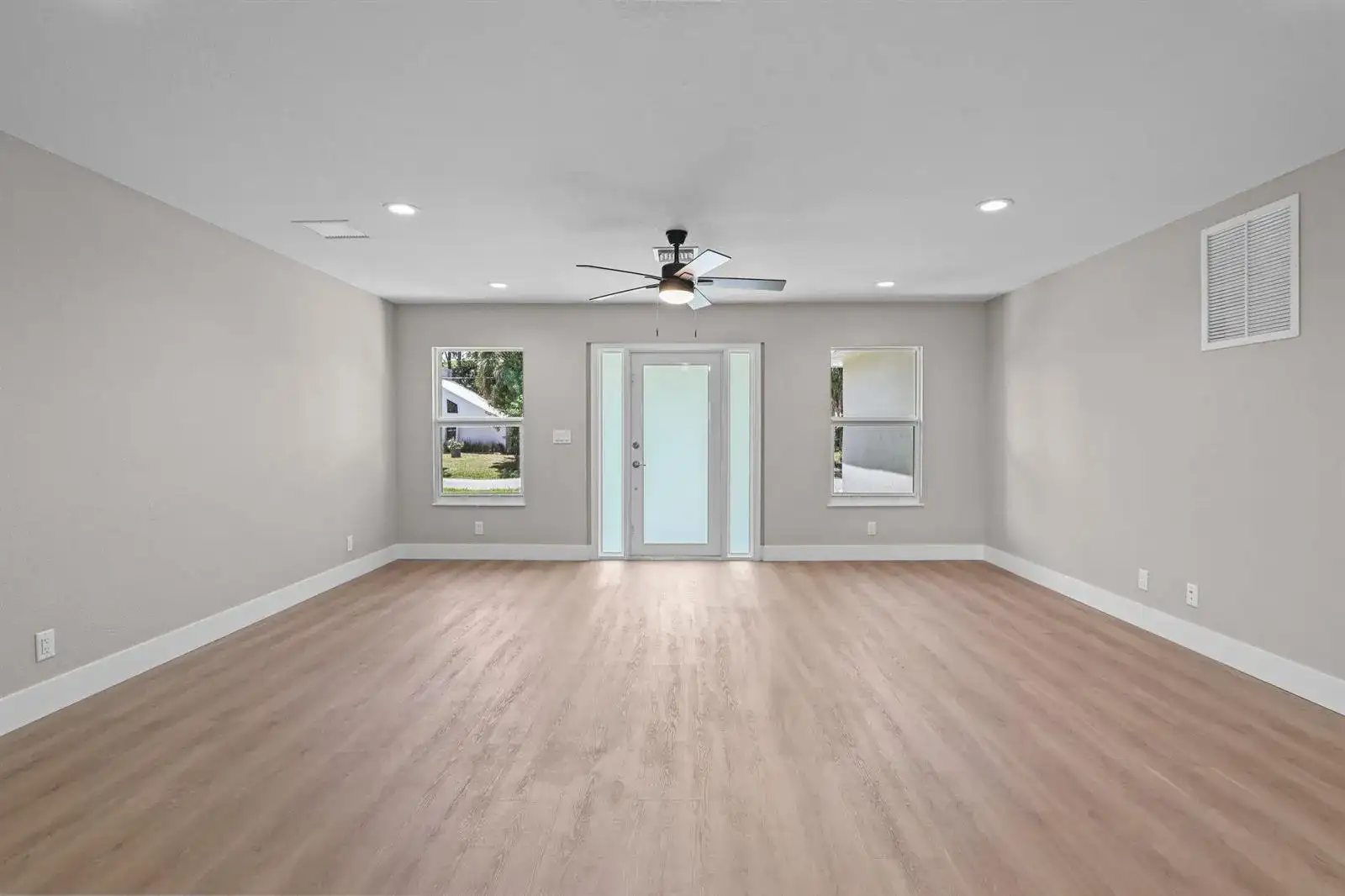4611 SUNSET Boulevard, Fort Pierce FL 34982 photo 2