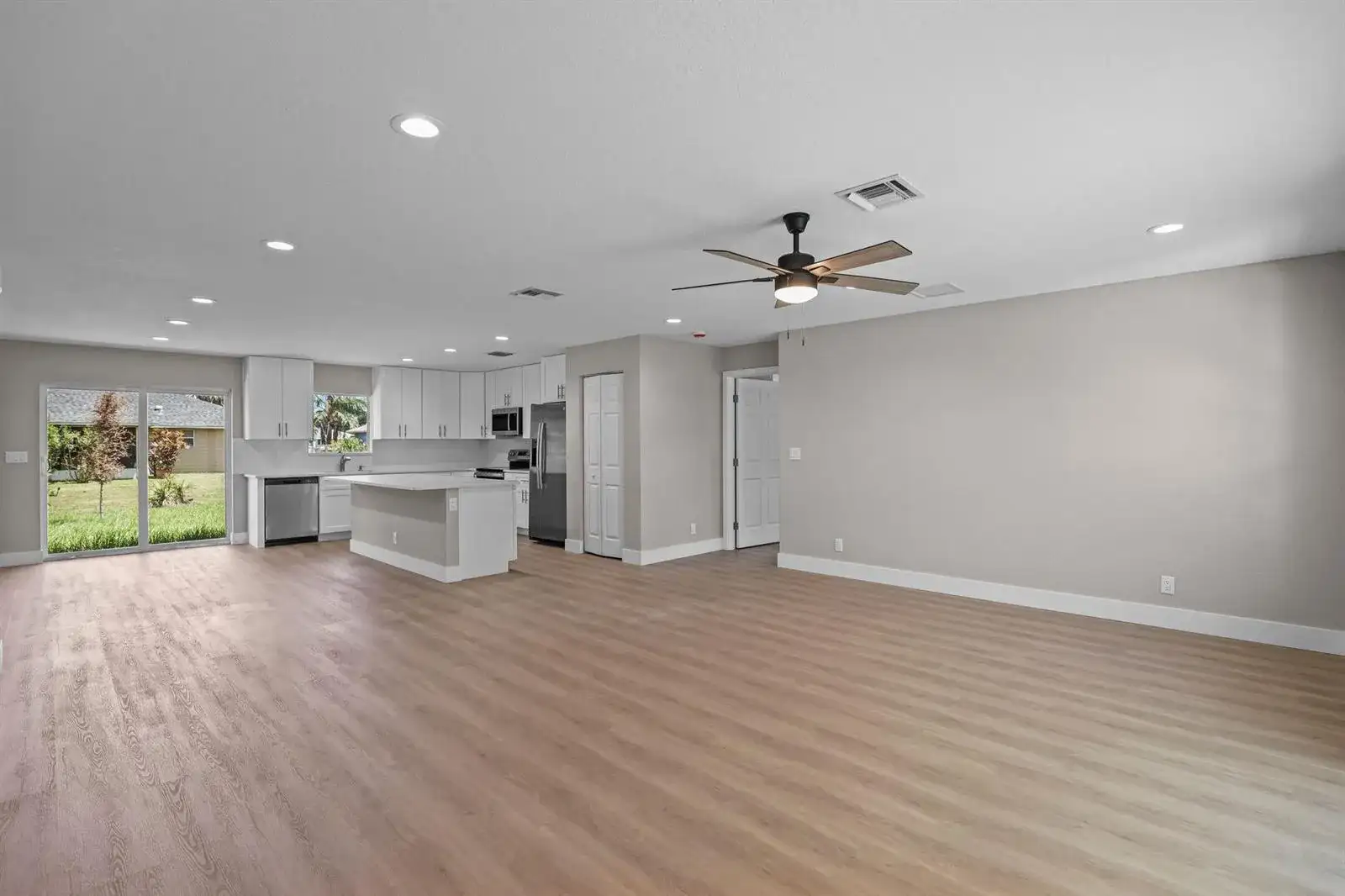 4611 SUNSET Boulevard, Fort Pierce FL 34982 photo 3