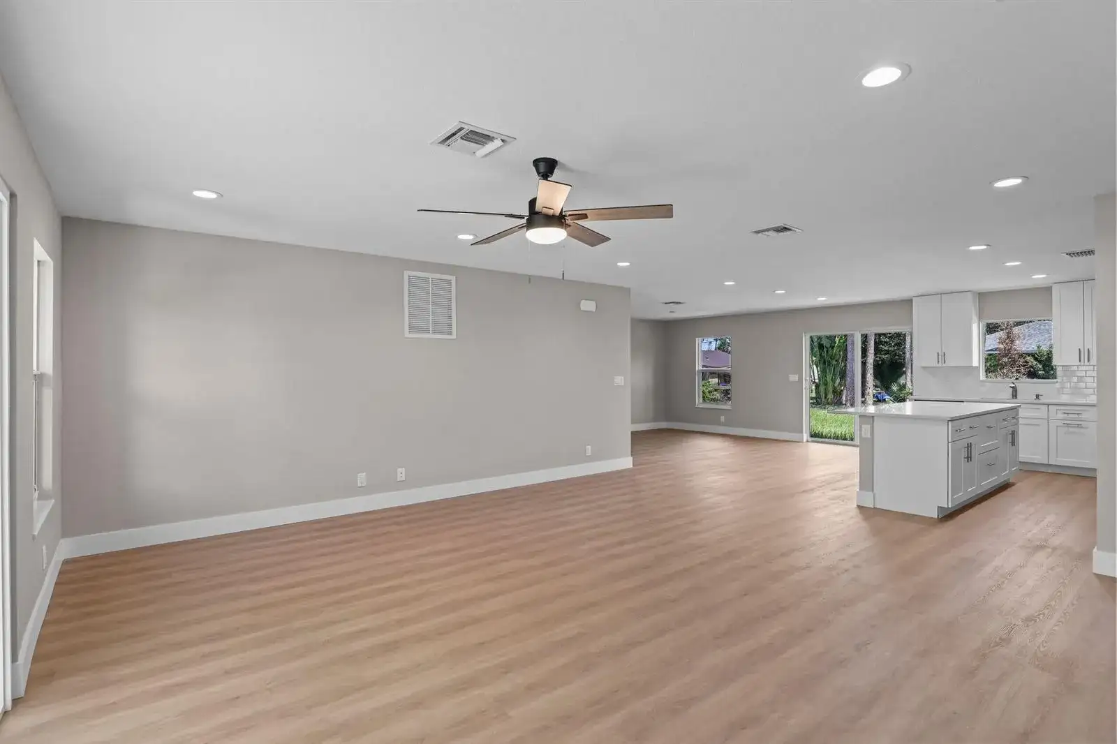 4611 SUNSET Boulevard, Fort Pierce FL 34982 photo 4