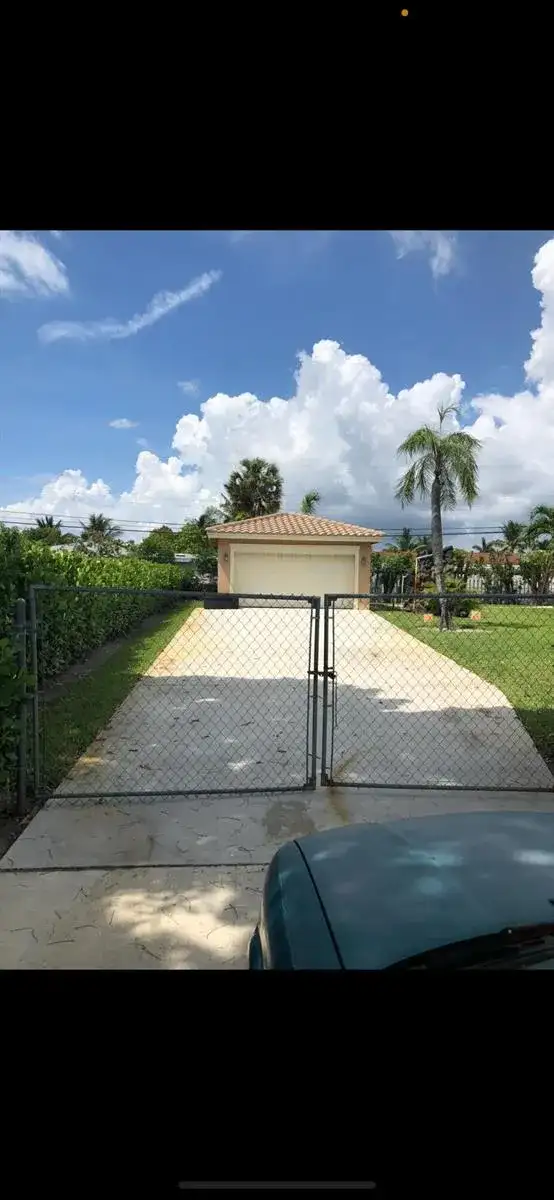 1462 40TH Street, West Palm Beach FL 33407 photo 2
