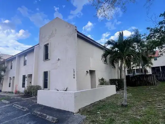 1710 NW 4th Avenue NW, Boca Raton FL 33432 photo 3