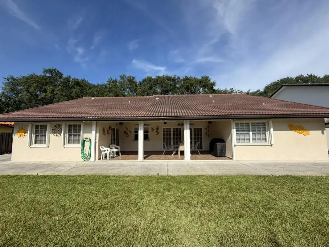 16820 NW 80th Court, Hialeah FL 33016 photo 2