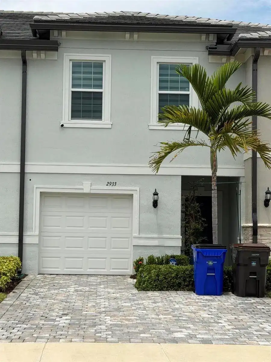 2933 OLIVIA Avenue, Lauderdale Lakes FL 33311 photo 2