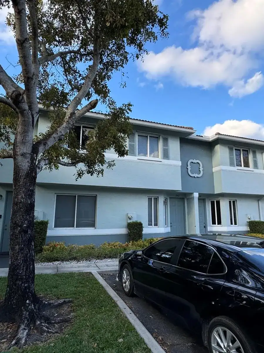 1992 ALAMANDA Way, Riviera Beach FL 33404 photo 2