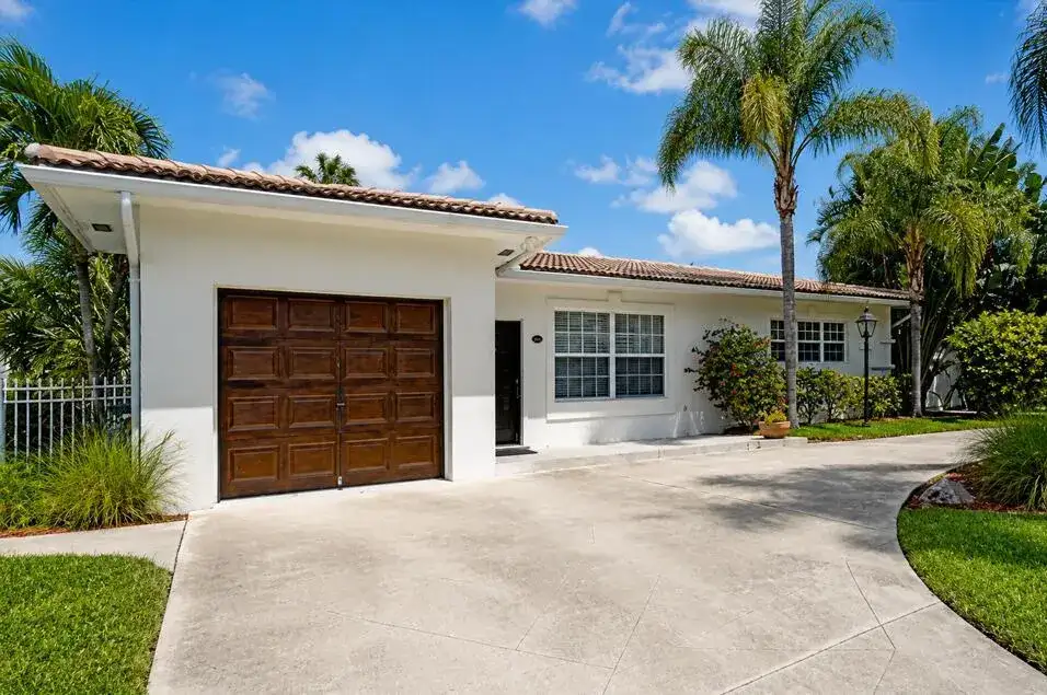 2031 Pleasant Drive, North Palm Beach FL 33408 photo 2
