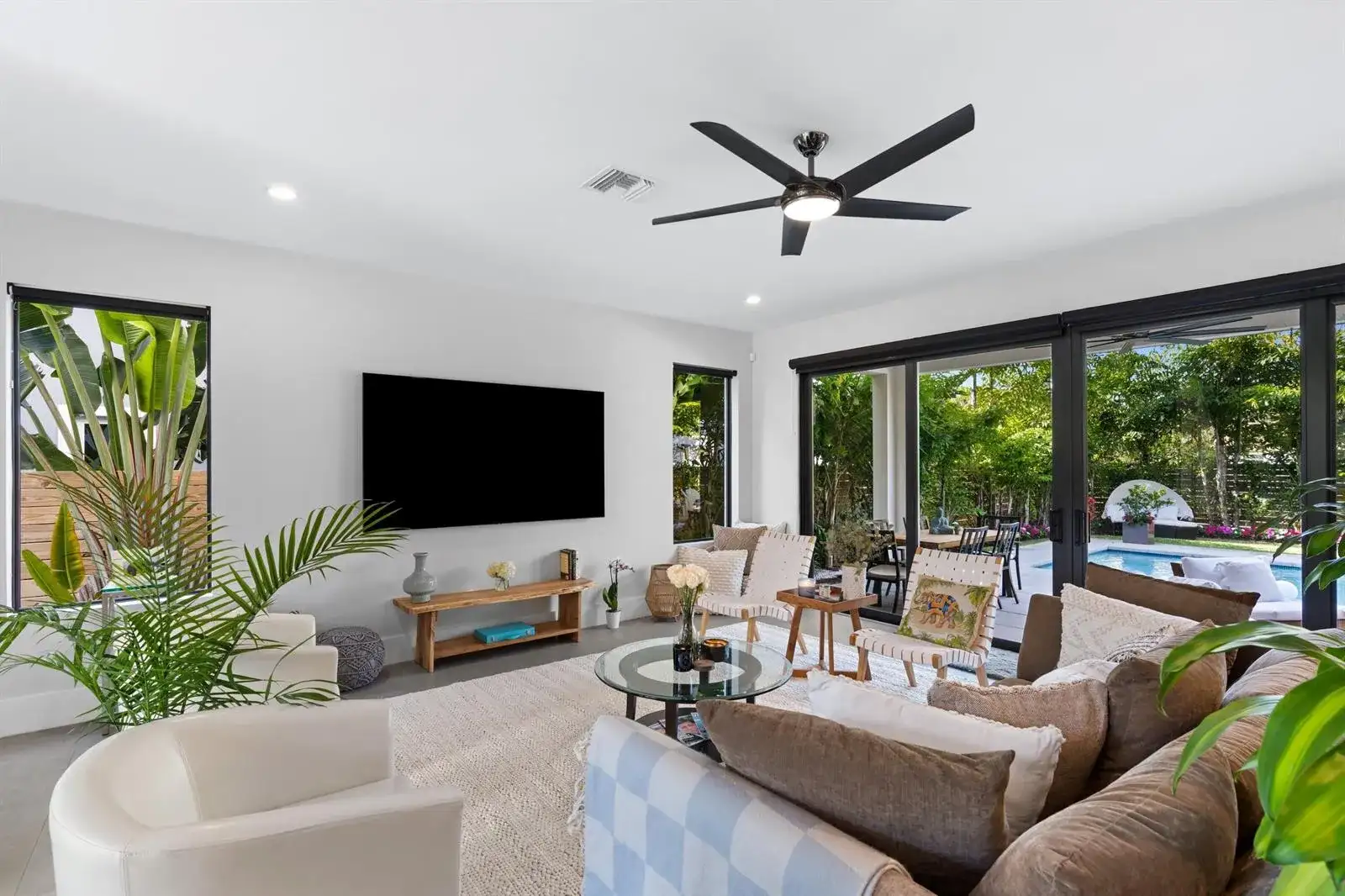 238 SE 4TH Avenue, Delray Beach FL 33483 photo 2