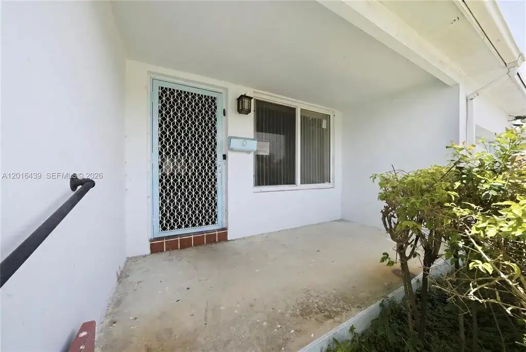 2300 N 57th Terrace, Hollywood FL 33021 photo 4