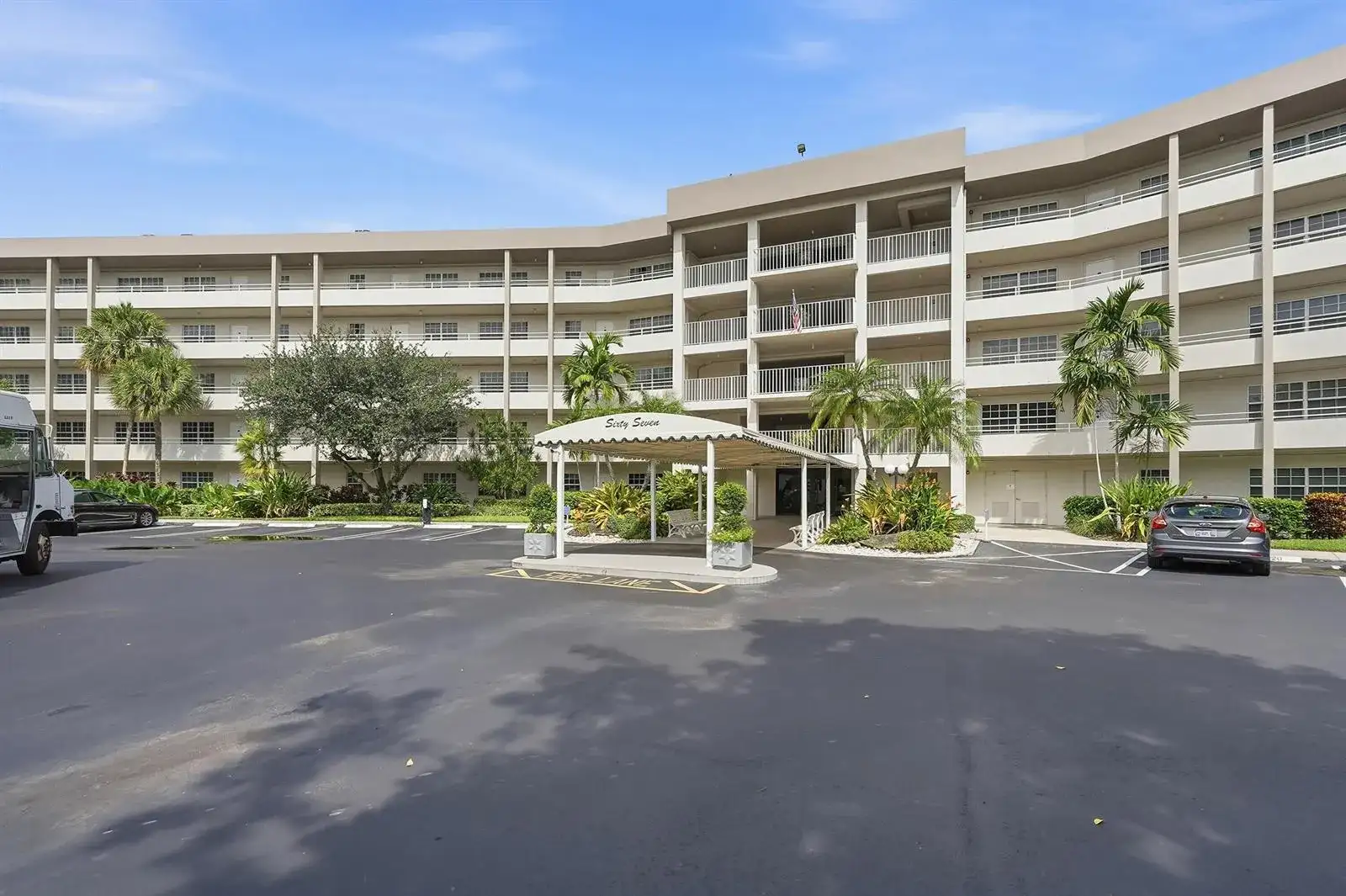 555 Oaks Lane # 303, Pompano Beach FL 33069 photo 2