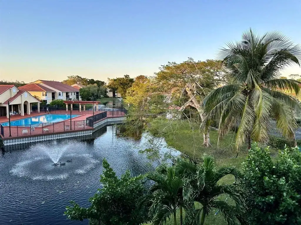 5641 RIVERSIDE Drive, Coral Springs FL 33067 photo 2