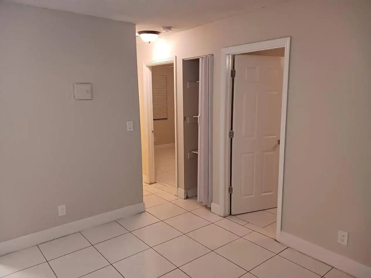 708 NW 6th Street, Hallandale Beach FL 33009 photo 3