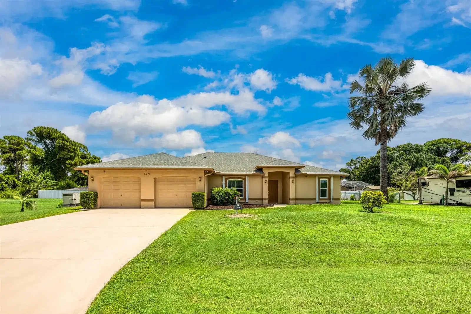 649 NE HORIZON Lane, Port St. Lucie FL 34983 photo 2