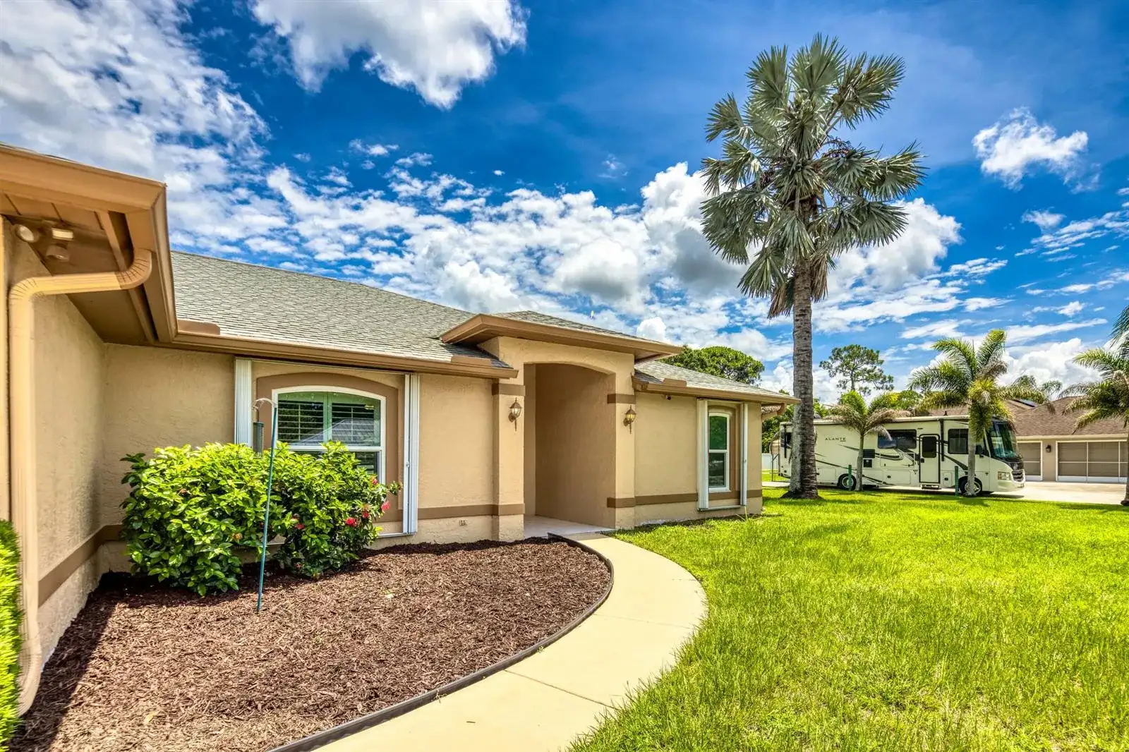 649 NE HORIZON Lane, Port St. Lucie FL 34983 photo 4