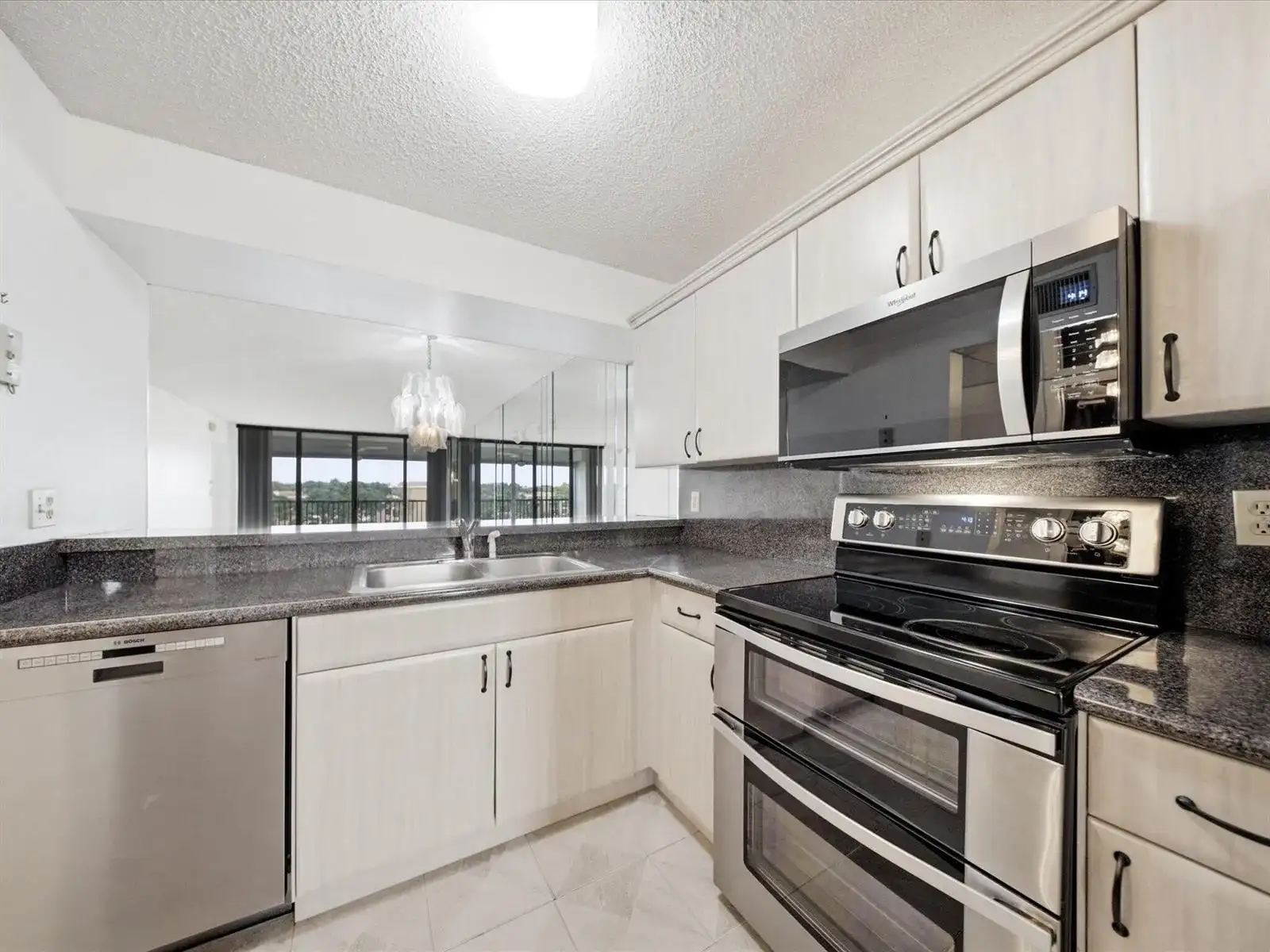 6539 CORAL LAKE Drive # 403, Margate FL 33063 photo 5