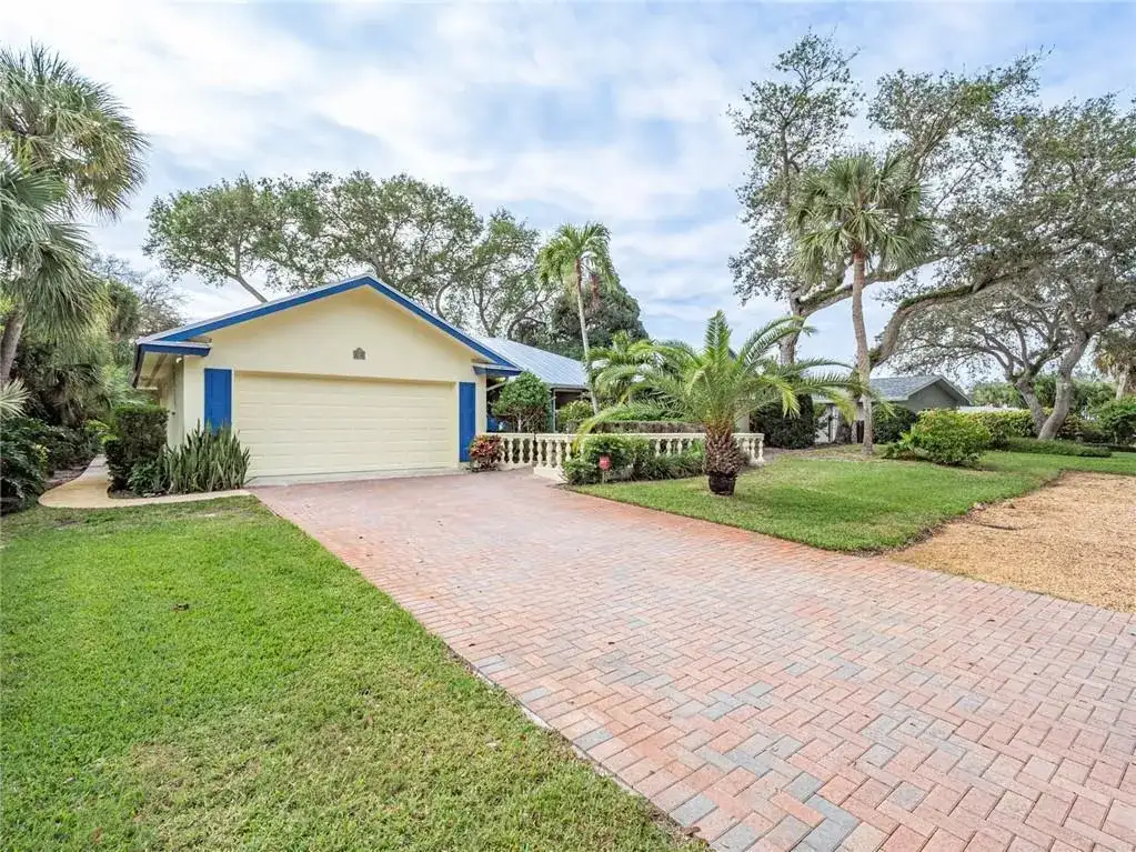 626 Honeysuckle Lane, Vero Beach FL 32963 photo 2