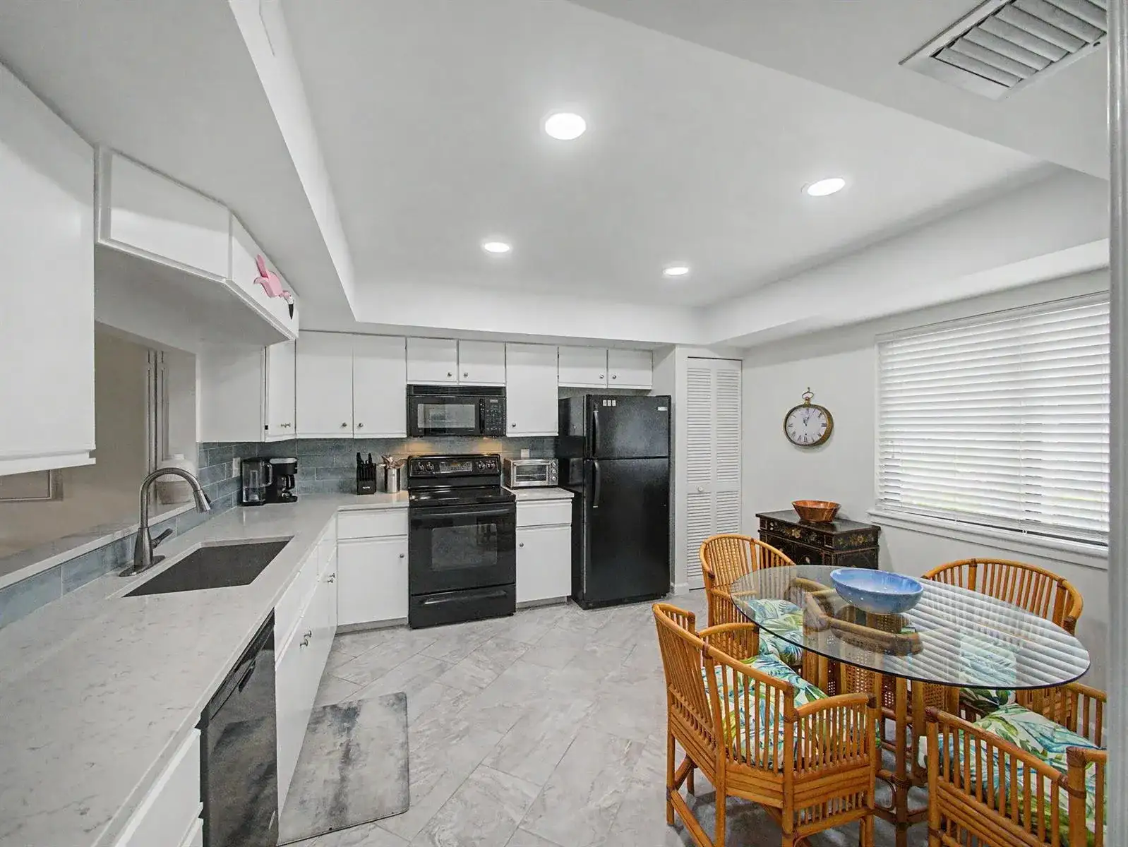 5132 SE CLUB Way # 202, Stuart FL 34997 photo 5