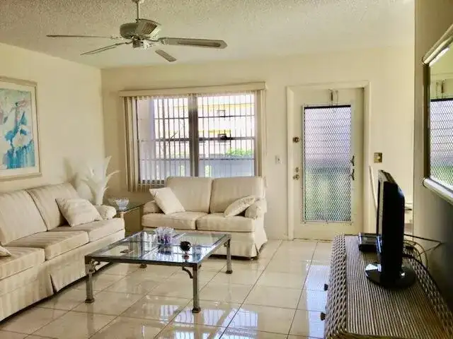 571 Fanshaw N, Boca Raton FL 33434 photo 2