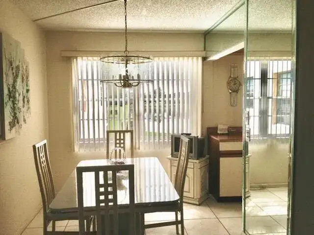 571 Fanshaw N, Boca Raton FL 33434 photo 4