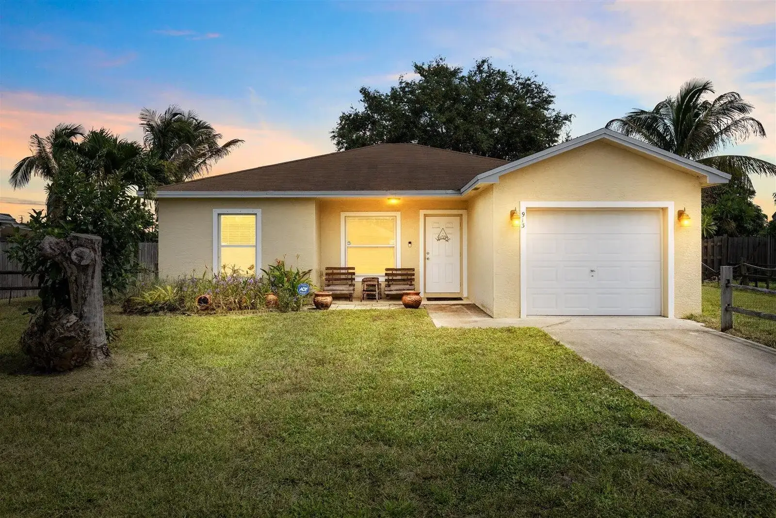 913 SE FORREST PARK Drive, Stuart FL 34994 photo 2