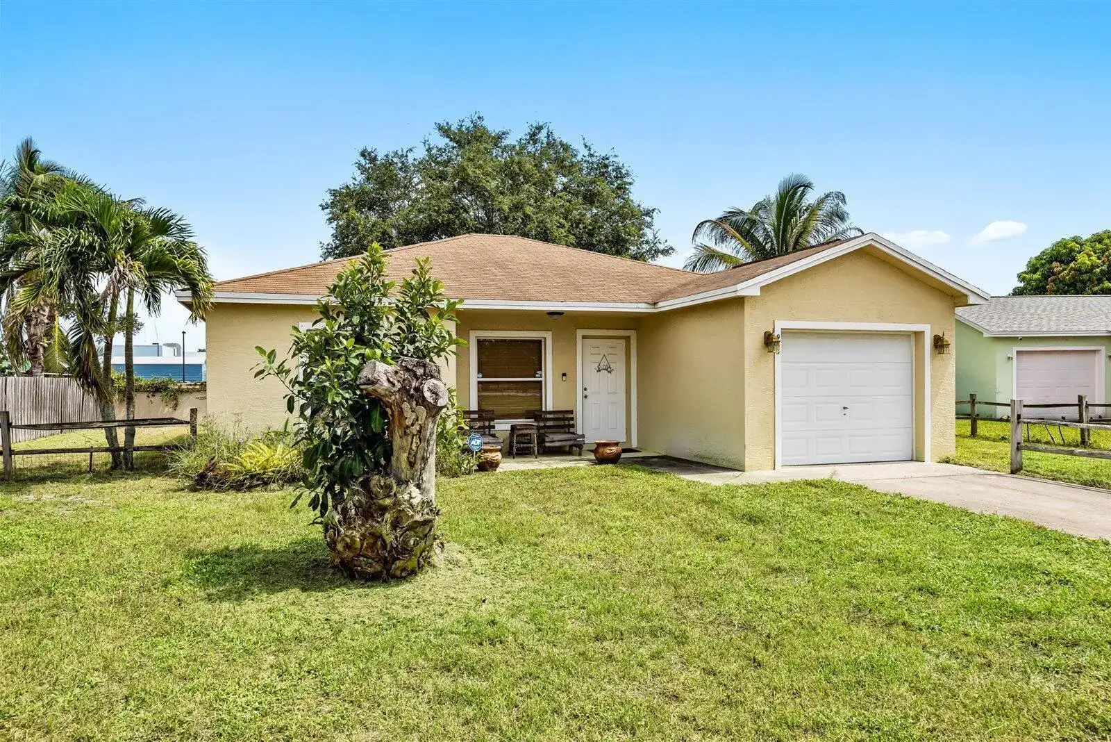 913 SE FORREST PARK Drive, Stuart FL 34994 photo 3