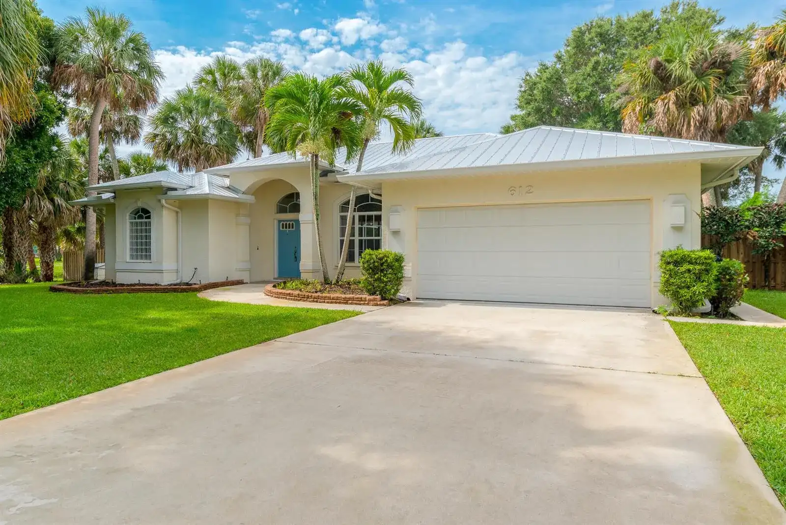 612 SE 6TH Street, Stuart FL 34994 photo 2