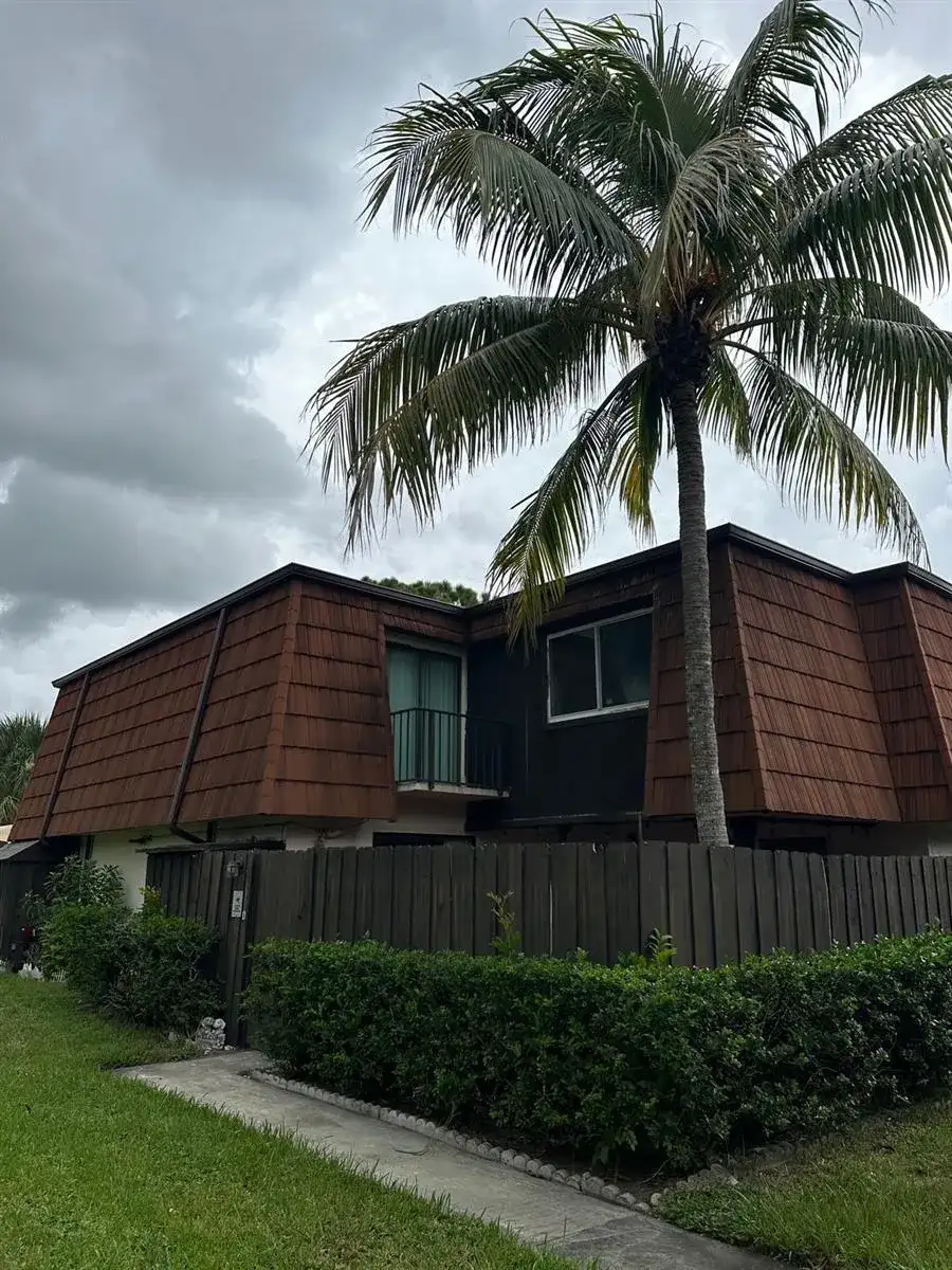 2100 WHITE PINE Circle # D, FL 33415 photo 2