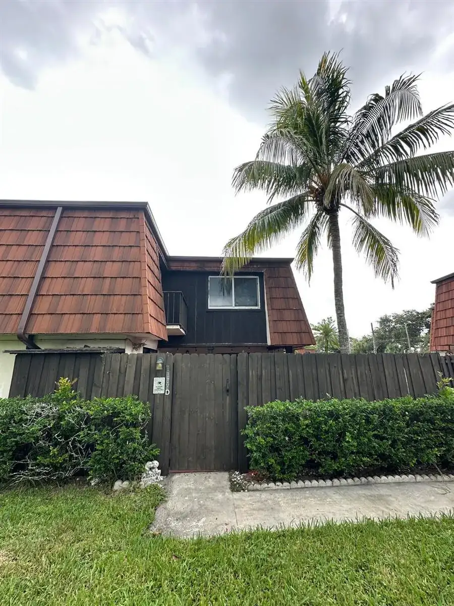 2100 WHITE PINE Circle # D, FL 33415 photo 3