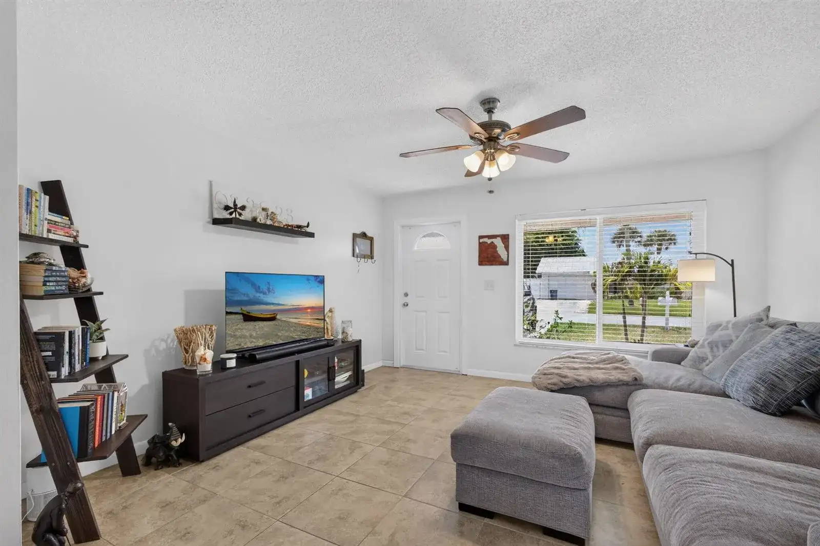 8717 SE SANDY Lane, Hobe Sound FL 33455 photo 3