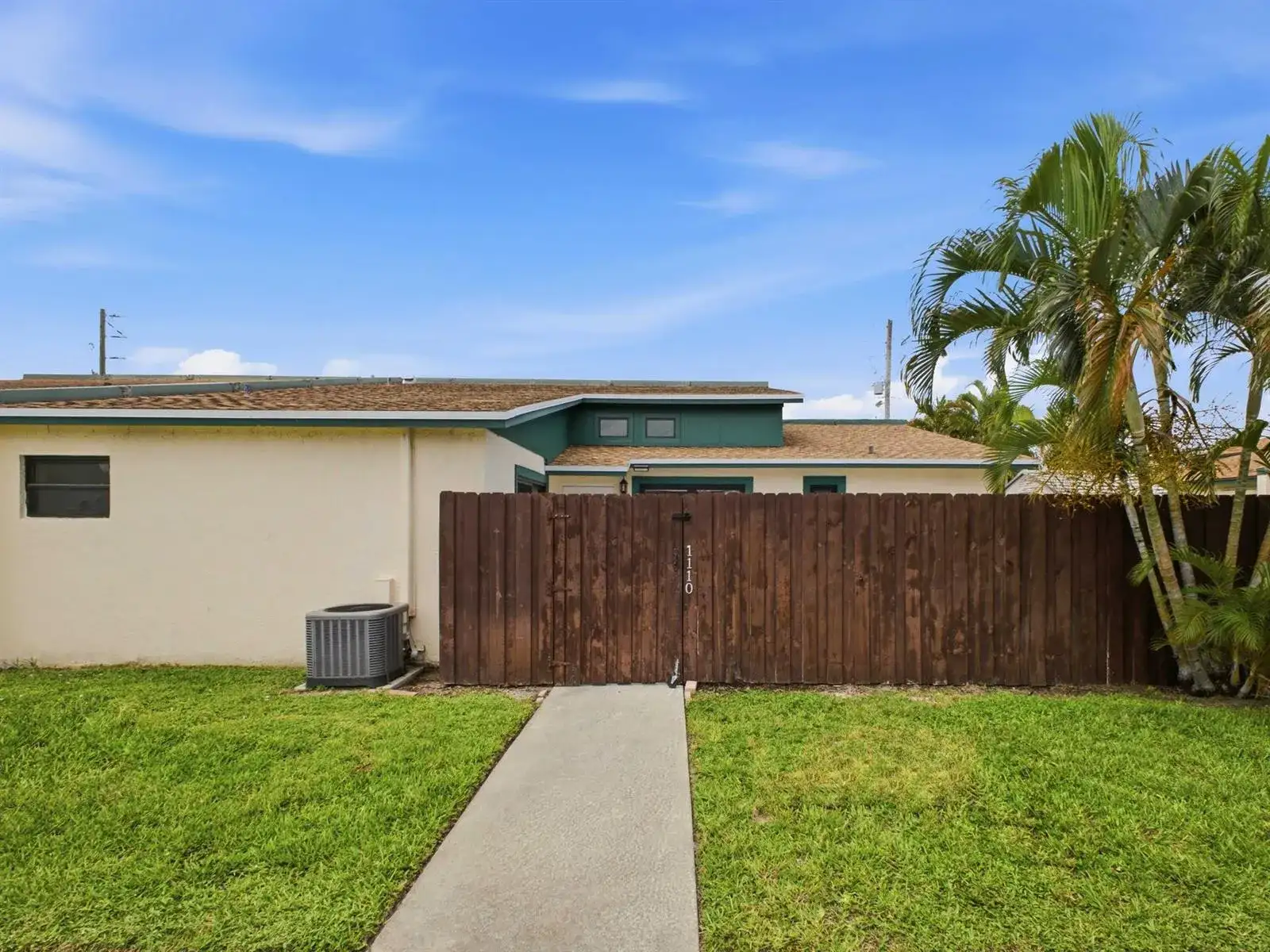 1110 Manor Drive, Palm Springs FL 33461 photo 2
