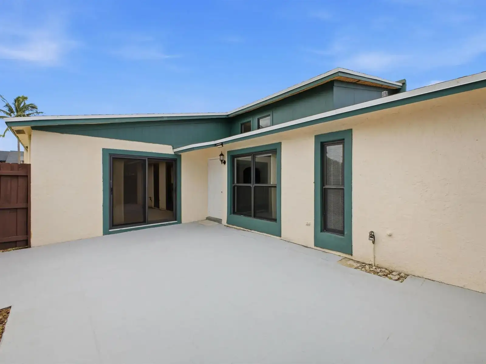 1110 Manor Drive, Palm Springs FL 33461 photo 3