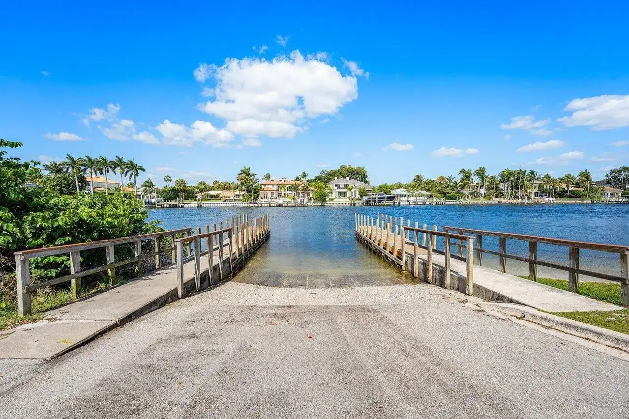 2103 N Palm Circle, North Palm Beach FL 33408 photo 3