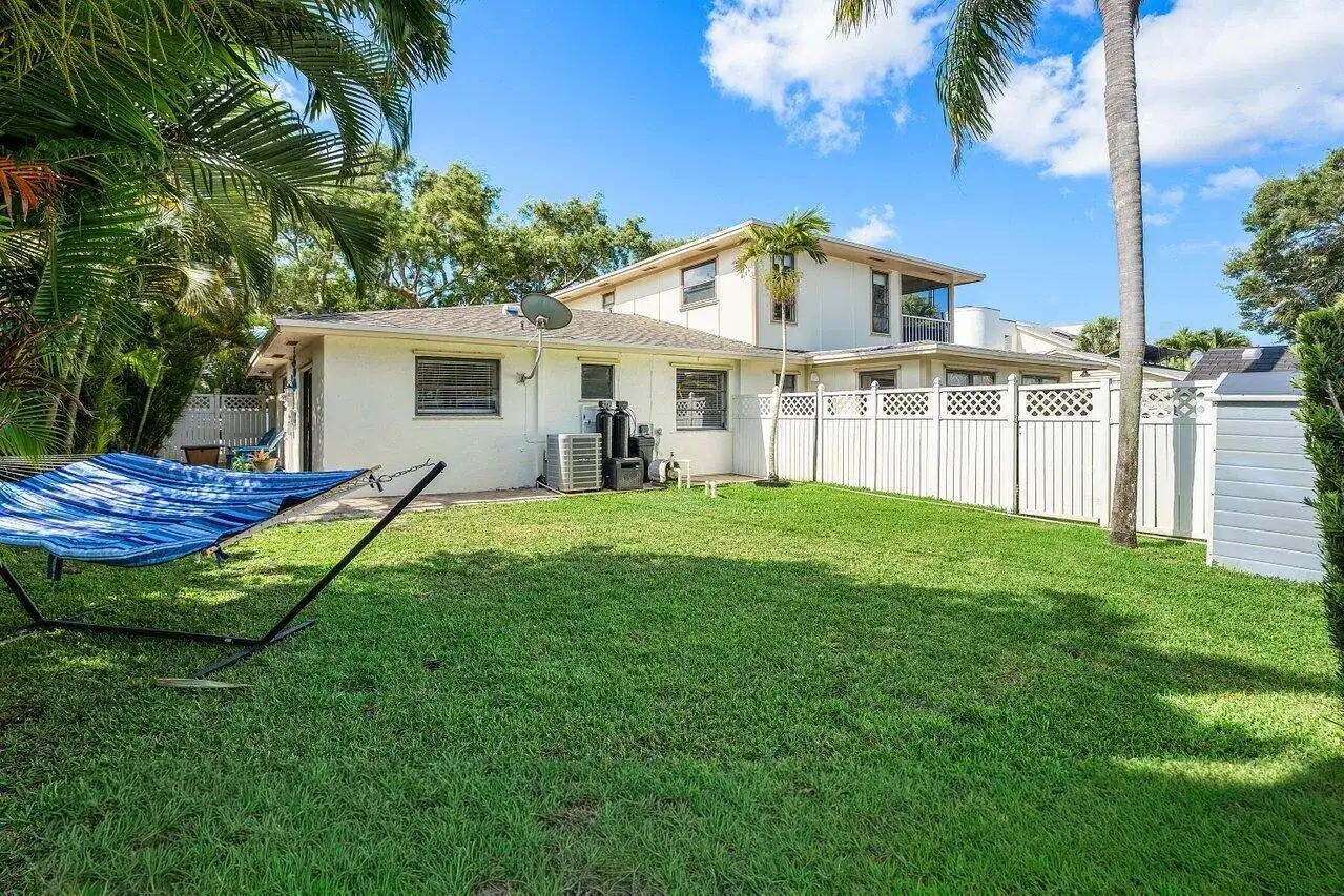 2103 N Palm Circle, North Palm Beach FL 33408 photo 5