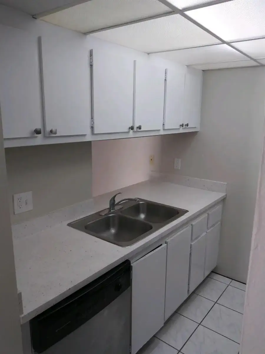 1846 Abbey Road # 104, West Palm Beach FL 33415 photo 4