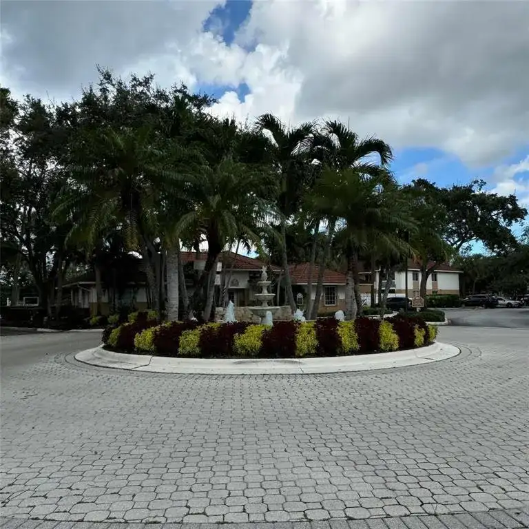 712 NW 92nd Avenue, Plantation FL 33324 photo 2
