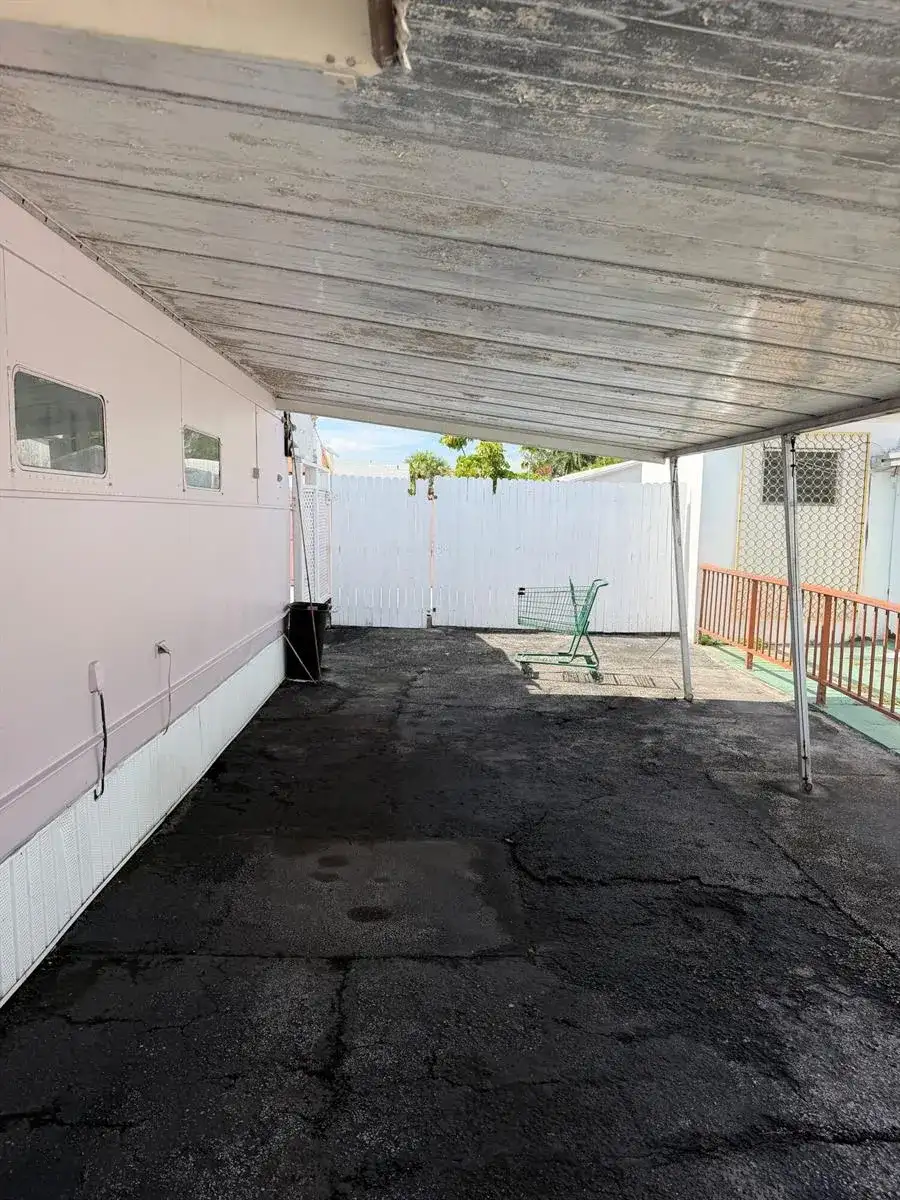 821 SW 1ST Court, Hallandale Beach FL 33009 photo 2