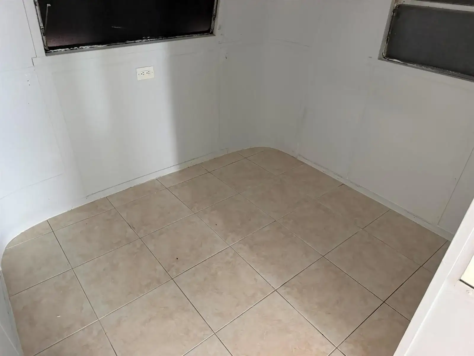 821 SW 1ST Court, Hallandale Beach FL 33009 photo 4