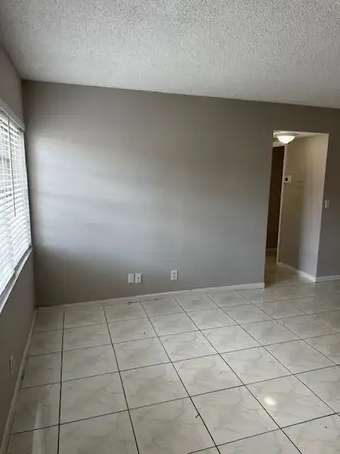 1004 Twin Lakes Drive, Coral Springs FL 33071 photo 4